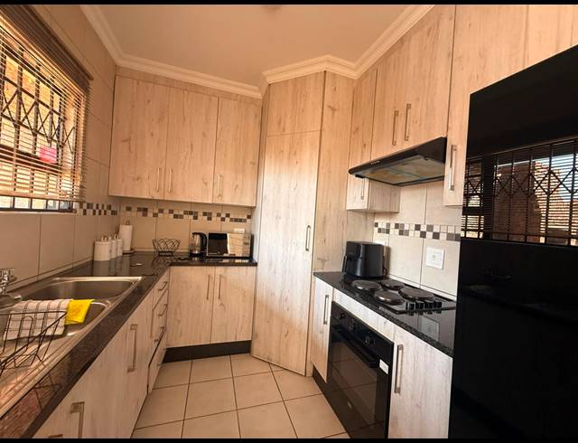 3 BEDROOM TOWNHOUSE FOR SALE IN WATERVAL EAST